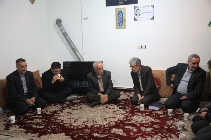 حضور رئیس شورای ائتلاف در منزل شهید مدافع امنیت روح‌الله عجمیان در ابتدای سفر استانی به البرز