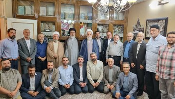 دیدار با خانواده شهدا به مناسبت هفته دفاع مقدس +عکس